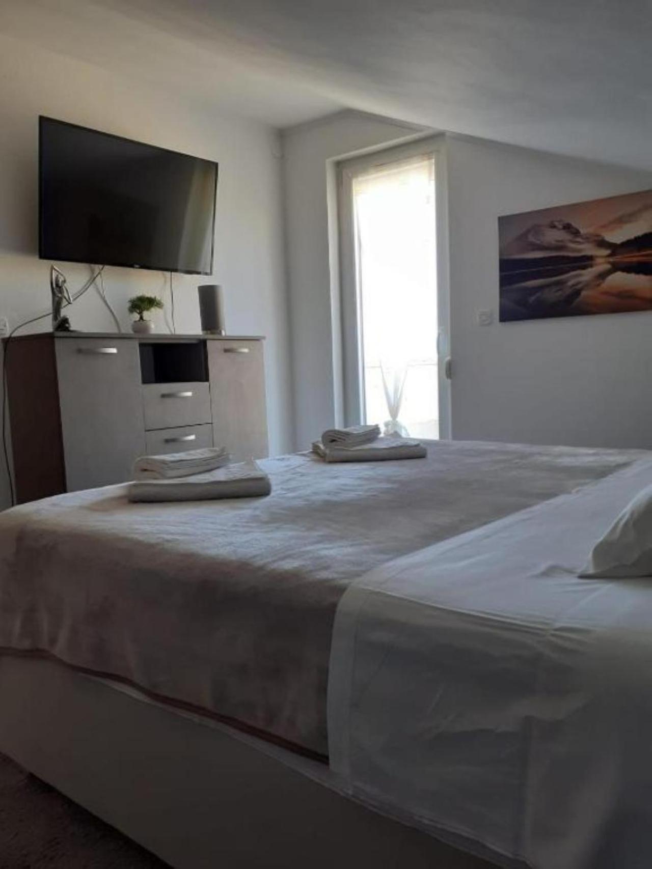 Guest House Lucija Banjol Dış mekan fotoğraf